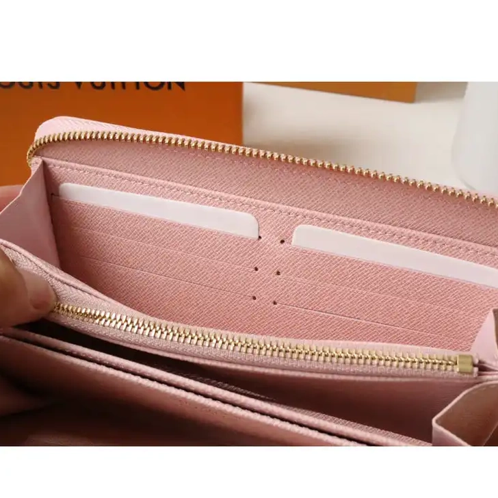 2204DJ0036 Bag LV 0608